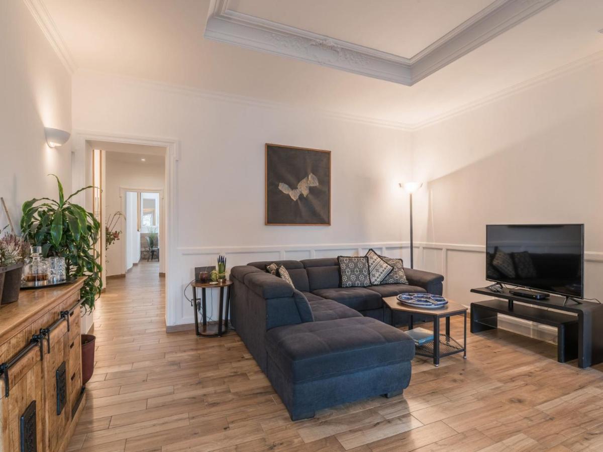 The Best Rent - Elegant Three-Bedroom Apartment A Few Steps From Fontana Di Trevi Екстер'єр фото